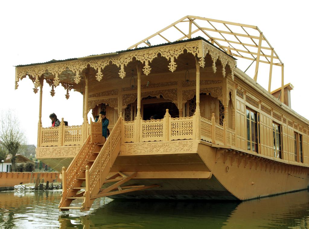 In Shalla Group of Houseboats