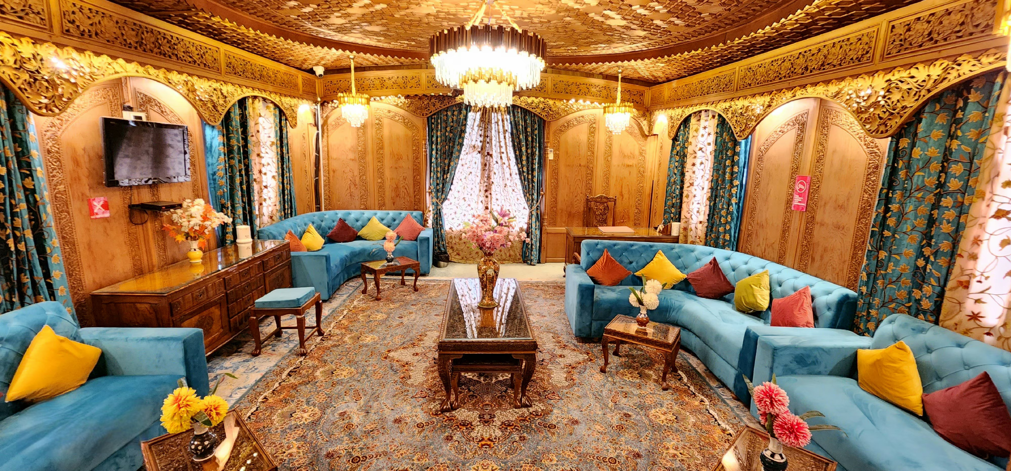 Mughal Sheraton Group of Houseboats